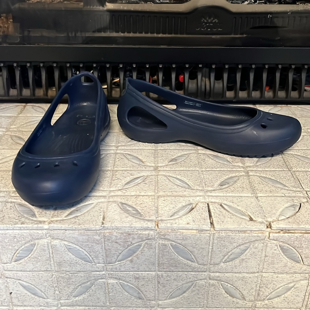 Cute & Functional Kadee Ballet Crocs - Picture 2 of 8